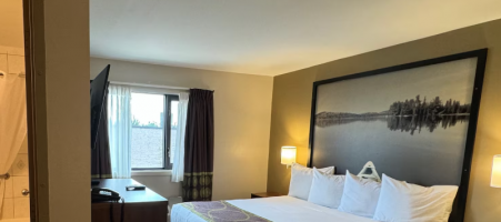 Super 8 by Wyndham Guelph
